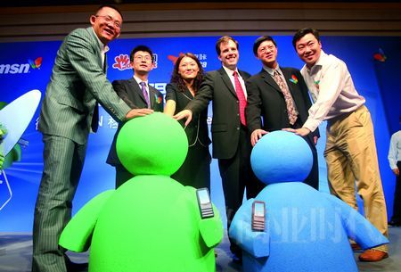 早早就放弃了收费策略的移动MSN和移动QQ虽然损失了一定的业务收入,却换来了用户量的激增。